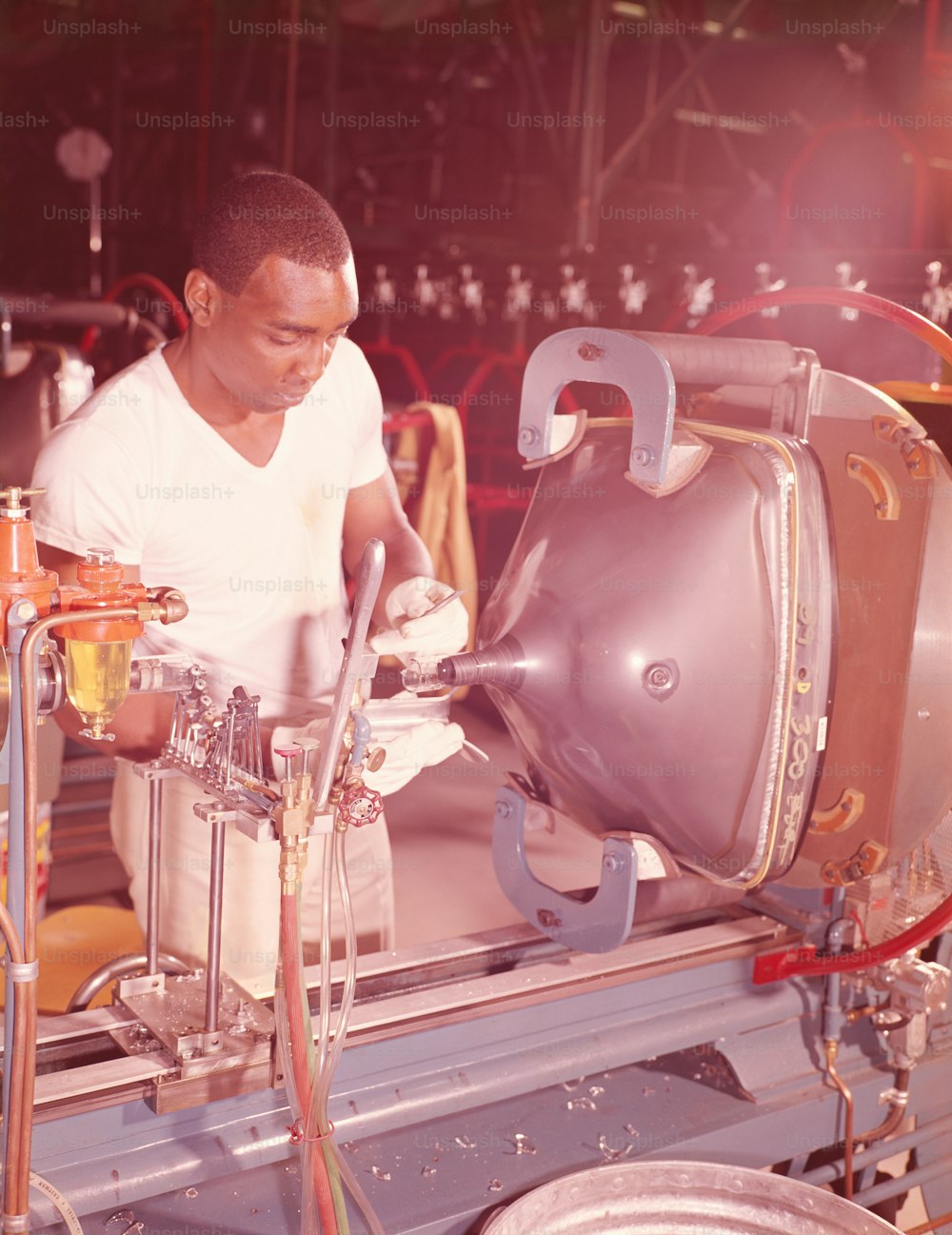 미국 - 1970년대경: 텔레비전 튜브 제조.