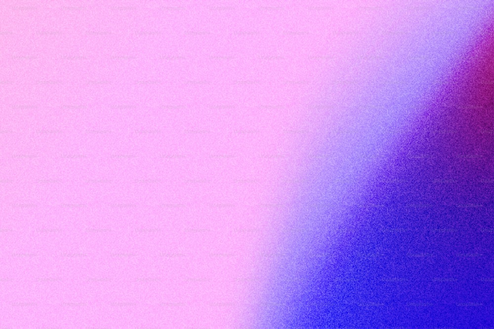 une image floue d’un arrière-plan rose et bleu
