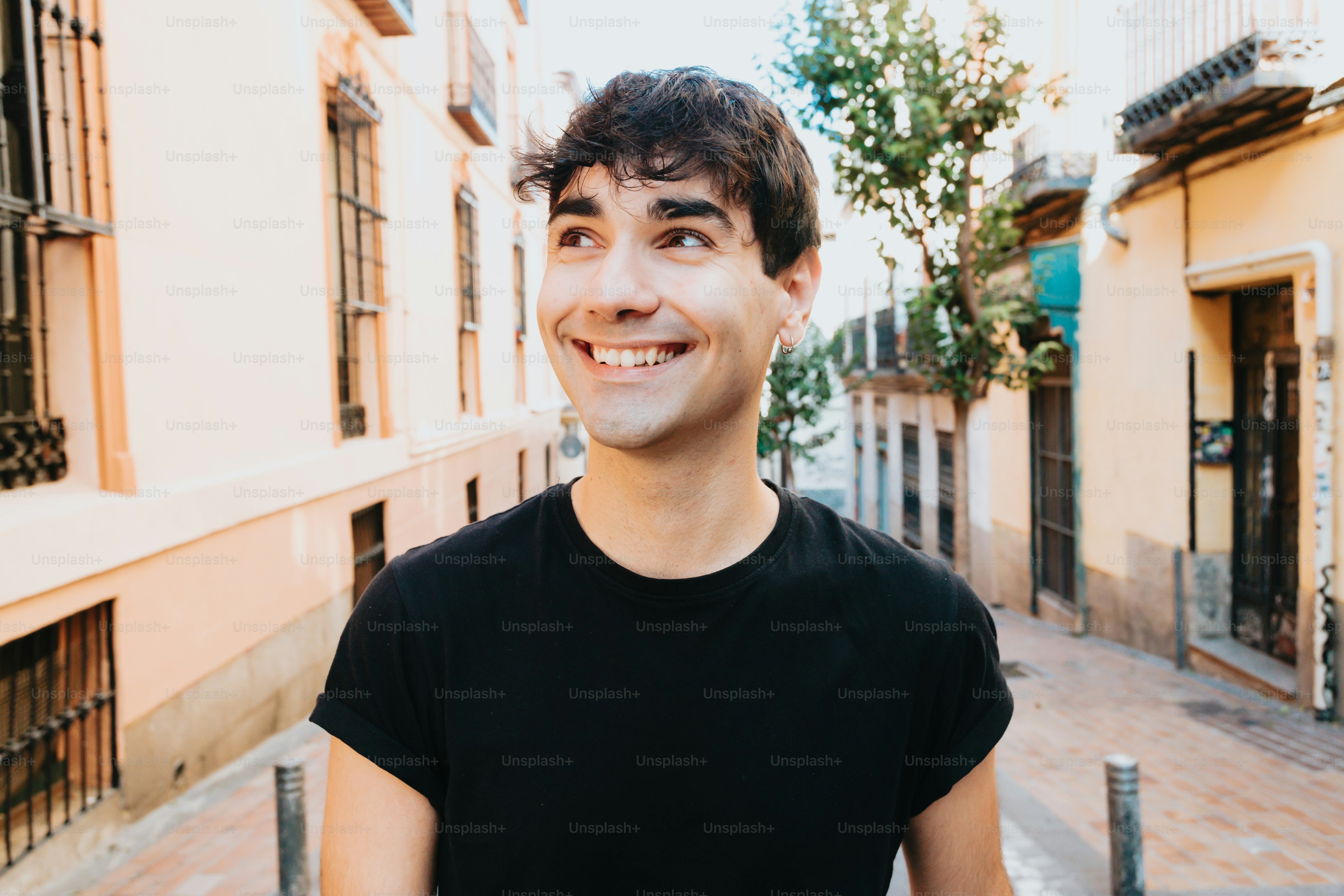 A man standing in front of a building smiling photo – Man Image on Unsplash