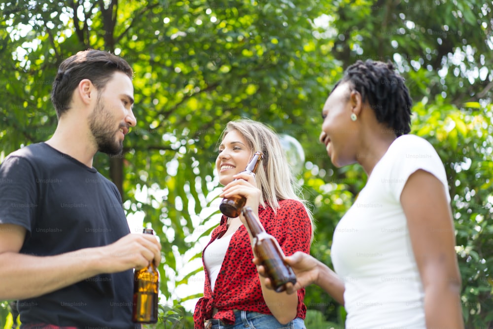 Group of friends toasting beers outdoors. Party people drinks toast  celebration. photo – Drink Image on Unsplash