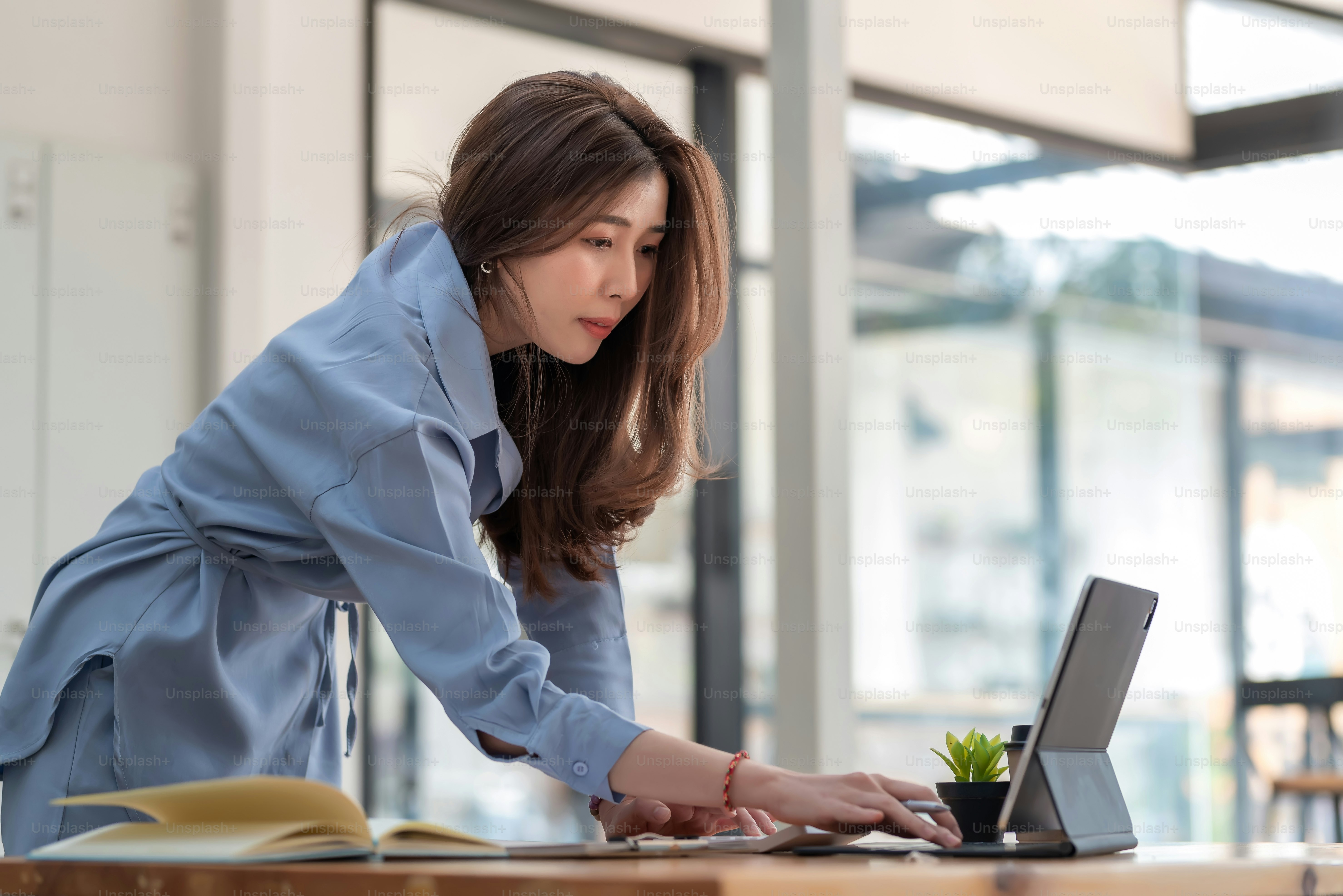 Asian businesswoman working at the office using a tablet. photo – Asia ...