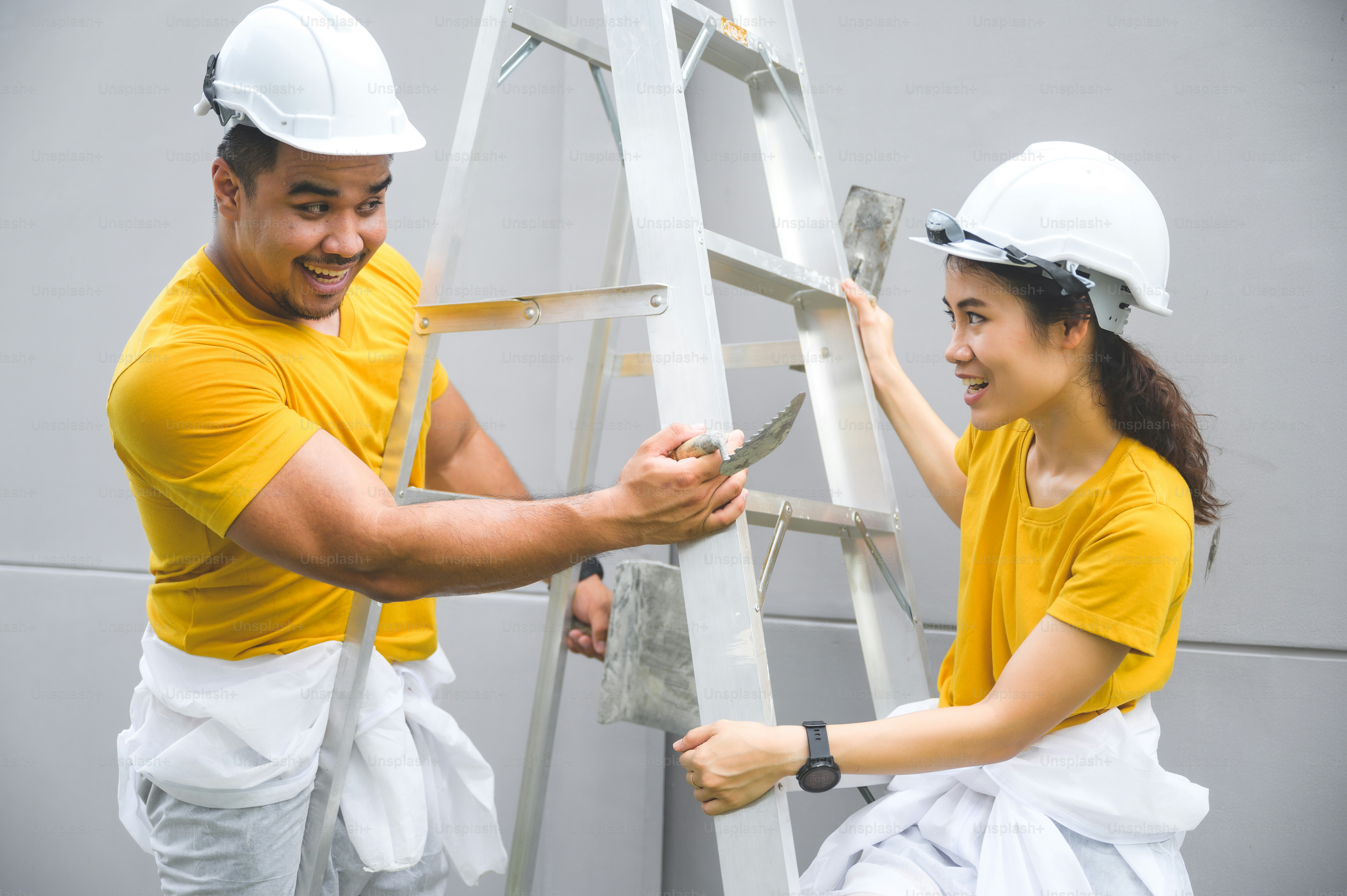 家建てのコンセプトのカップル