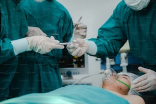 instrumento de medicina quirúrgica para usar en la sala de operaciones del hospital, herramienta de equipo médico de cirugía mediante el uso de un médico profesional