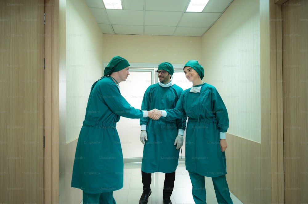 외과 의사 팀 개념, 병원 의료 수술실의 전문 외과의는 환자 건강을 위한 전문 팀워크입니다.
