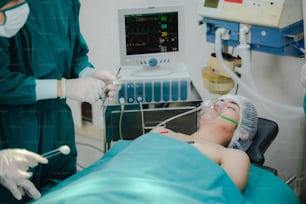 instrument de médecine chirurgicale pour une utilisation dans la salle d’opération de l’hôpital, outil d’équipement médical de chirurgie à l’aide d’un médecin professionnel