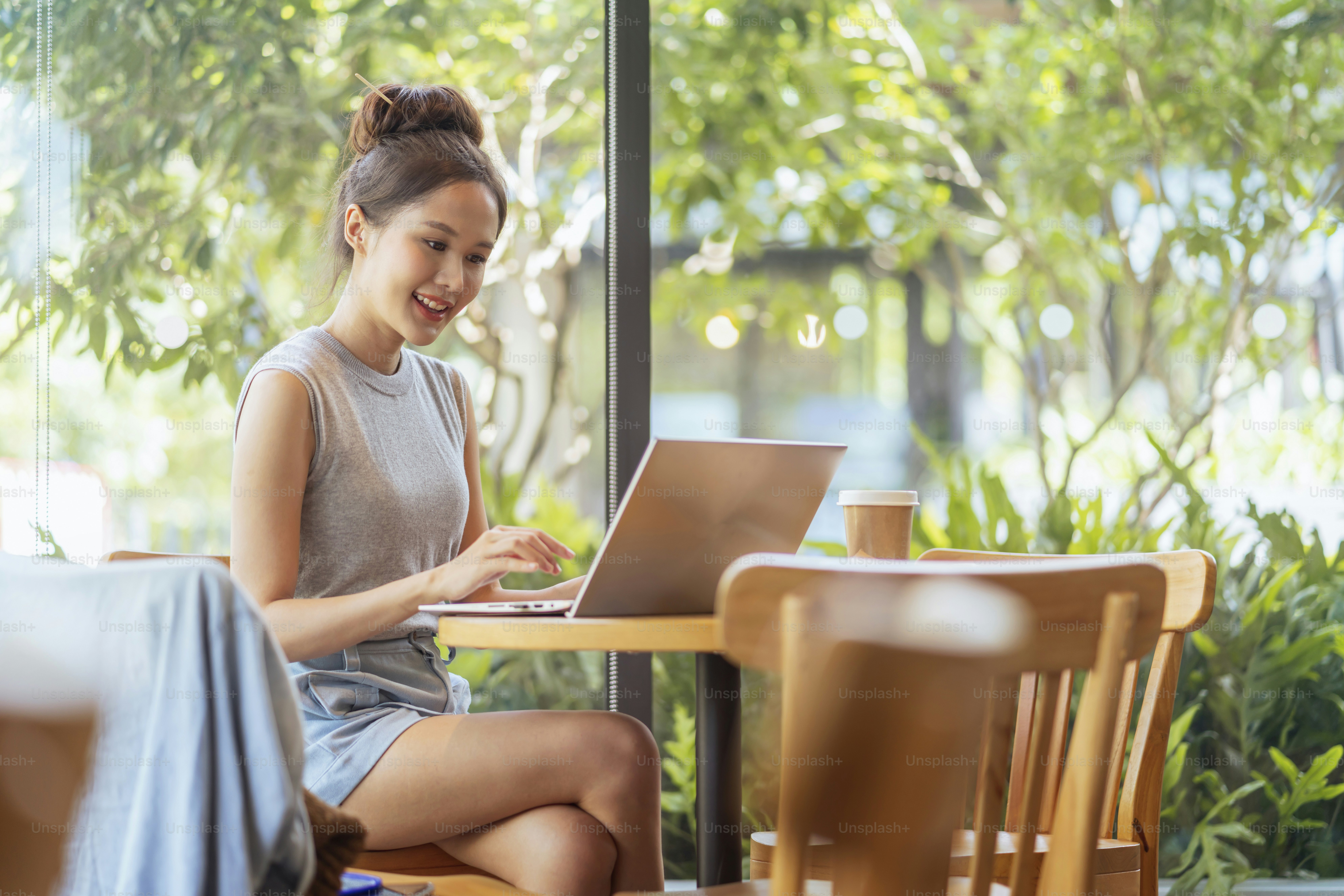 Digital nomad freelancer working from a cafe