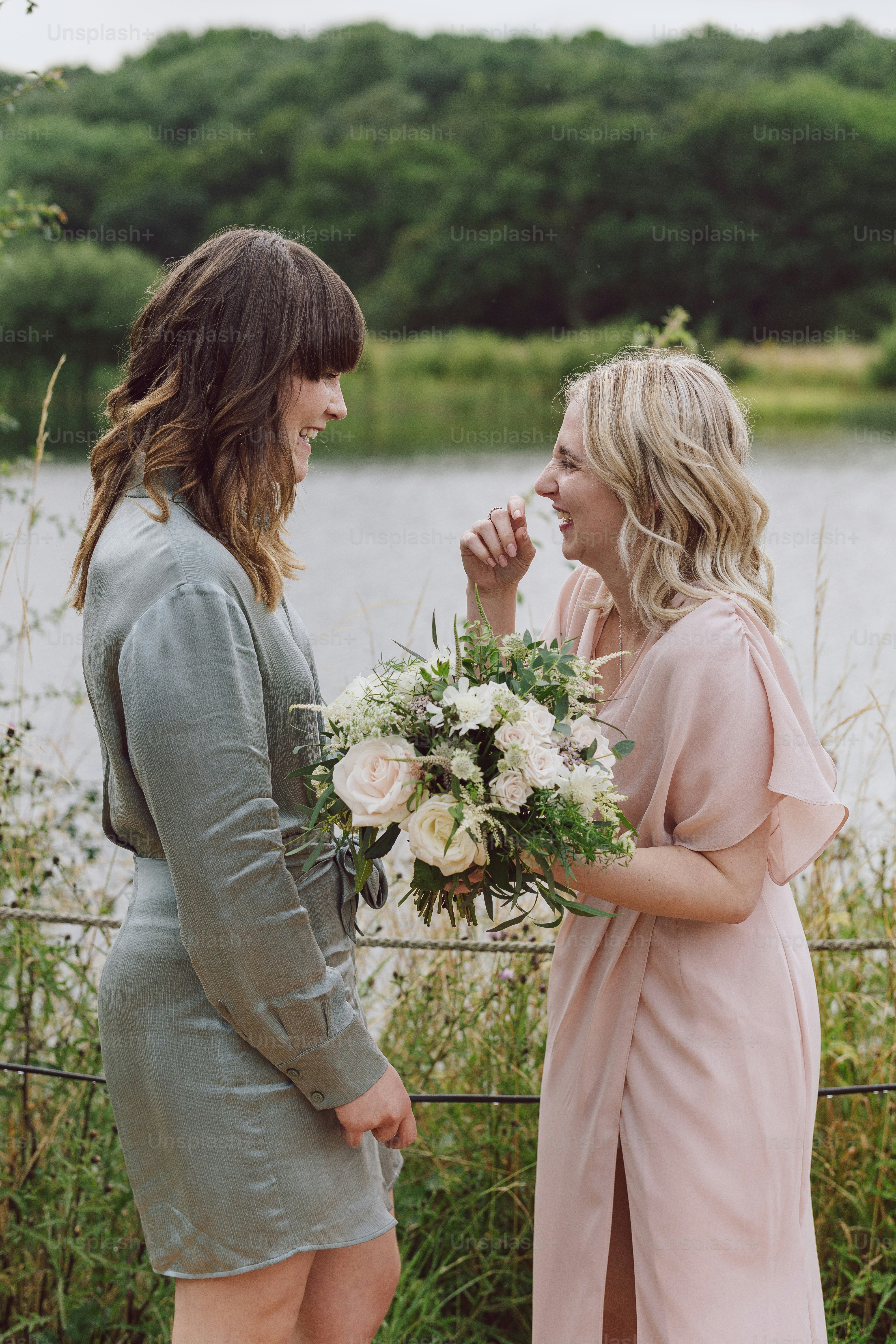 A group of women standing next to each other in a field photo – Wedding ...