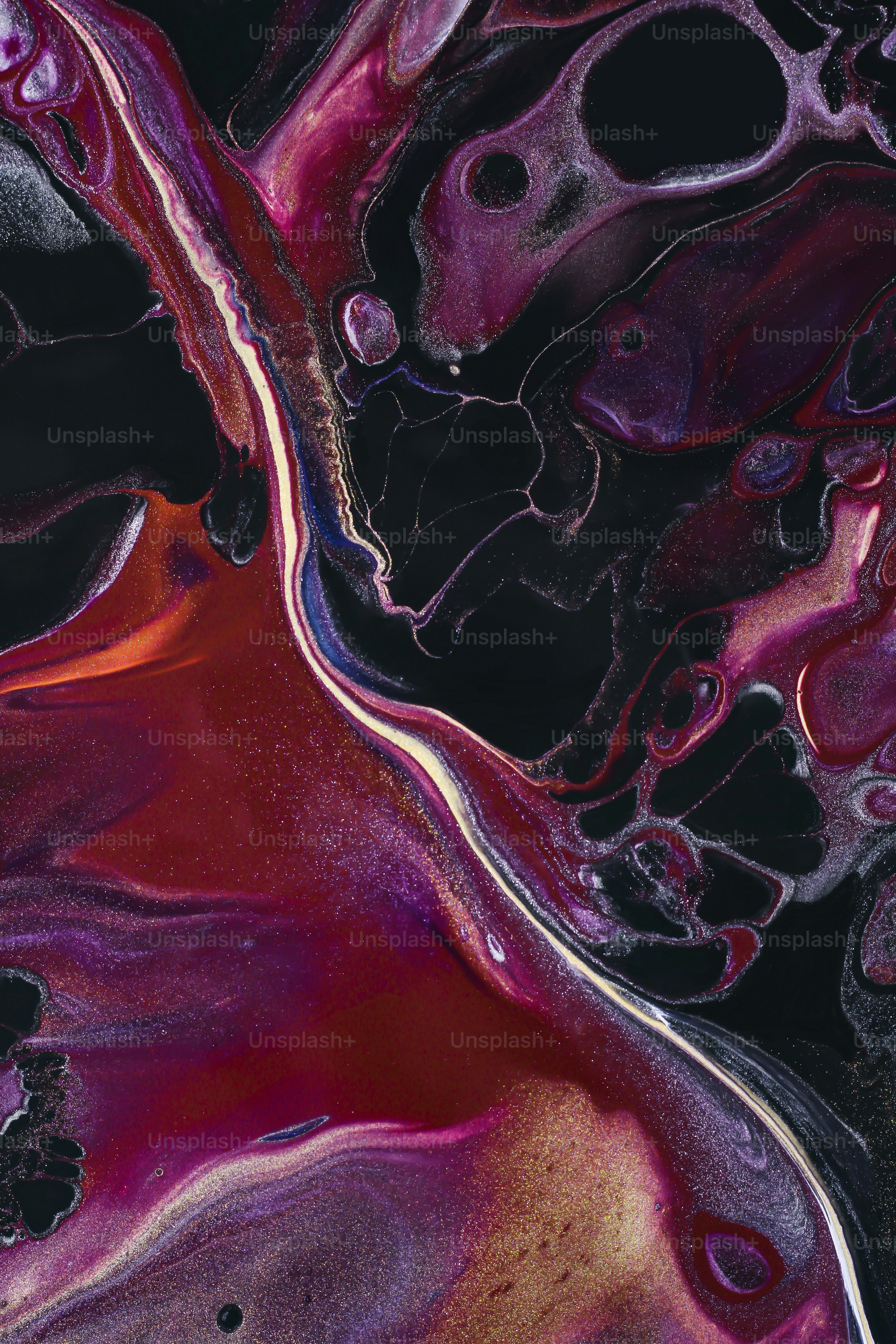 Un primer plano de un fondo púrpura y negro