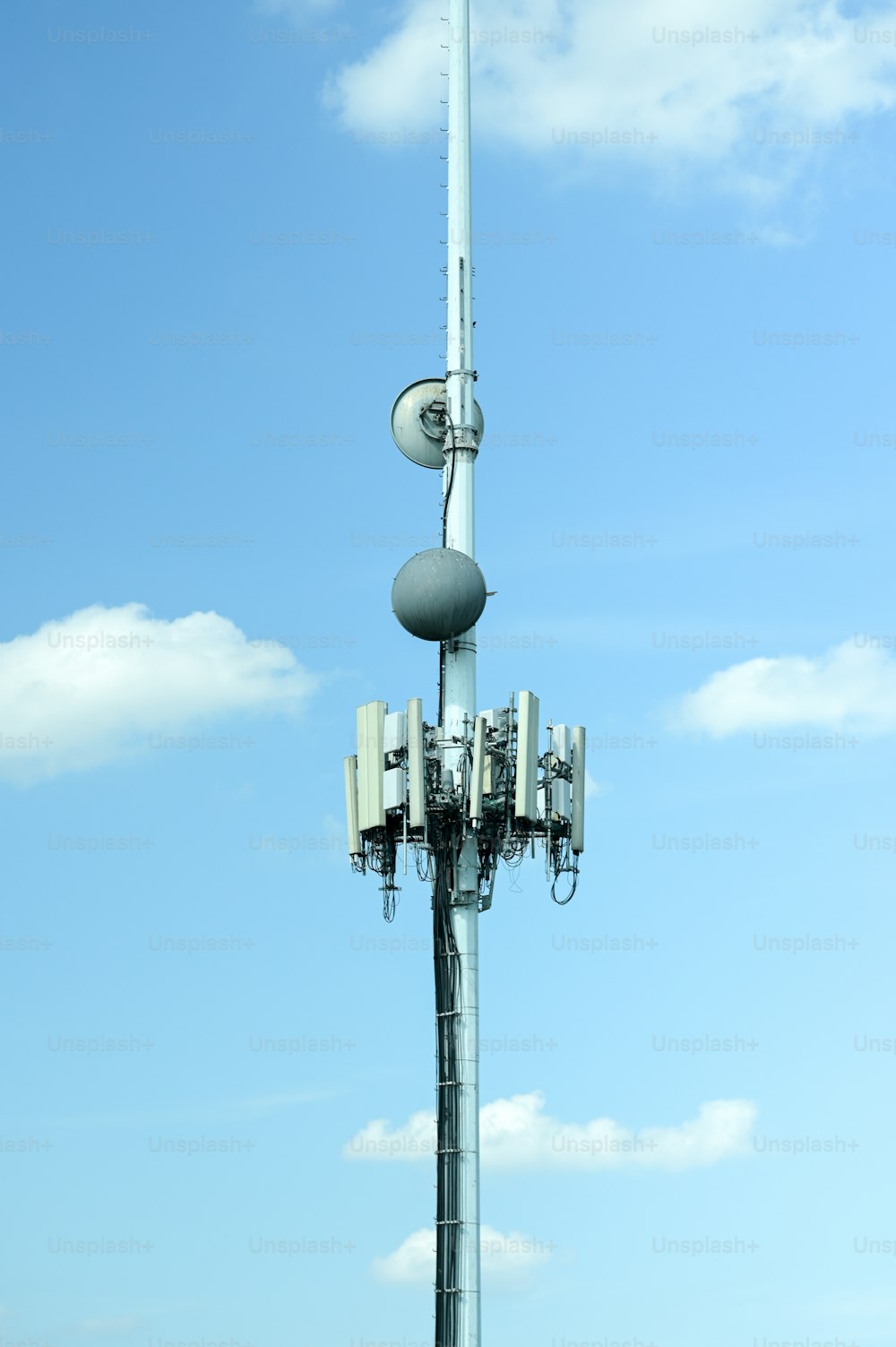 Premium Photo  Tower with 5g and 4g cellular network antenna