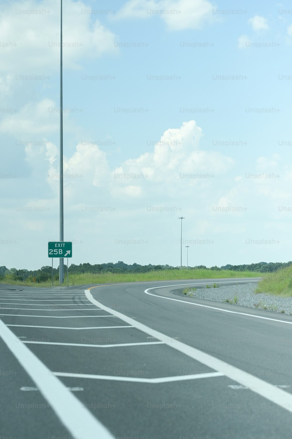 道路脇の道路標識