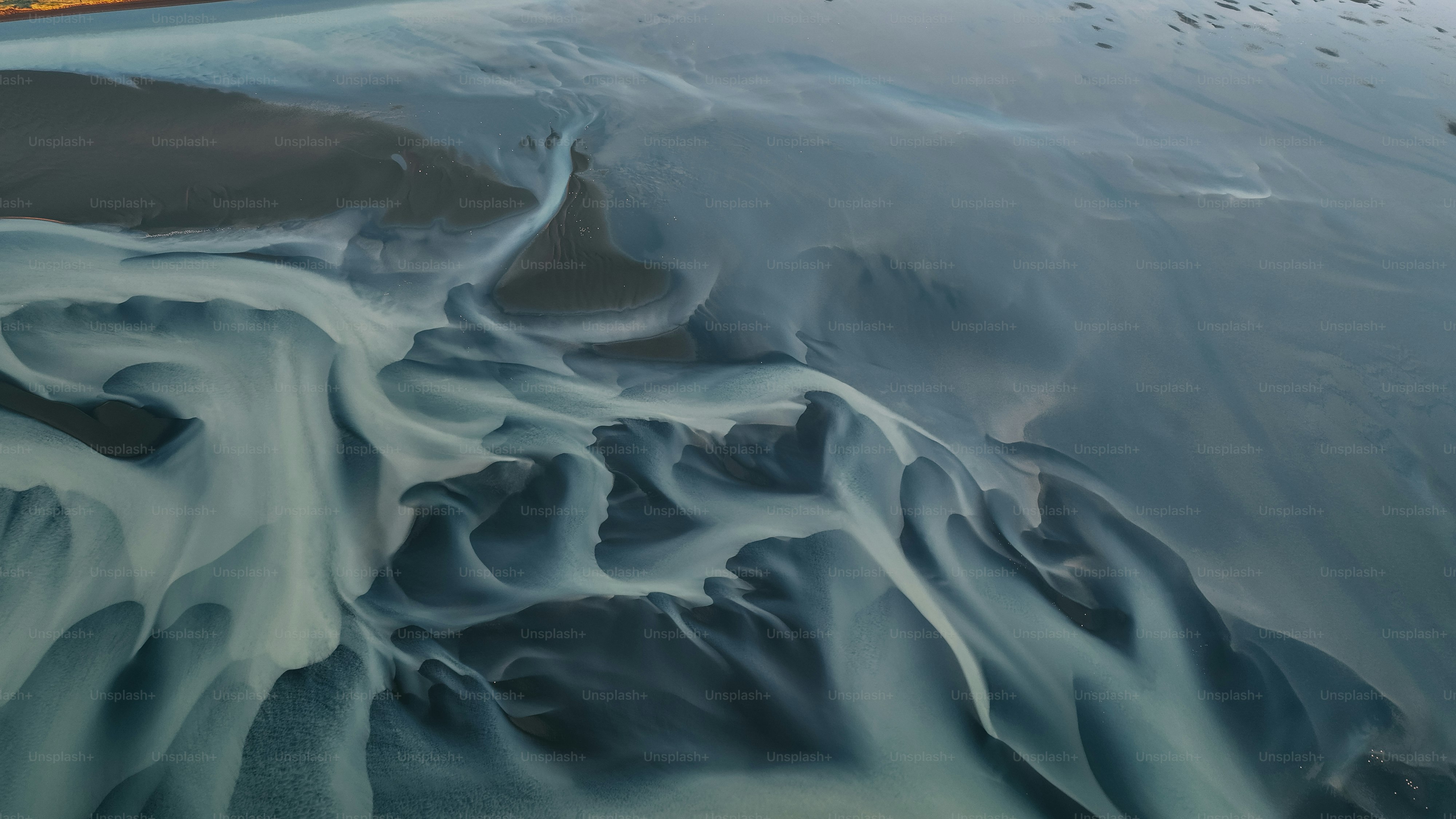 une vue aérienne d’un plan d’eau