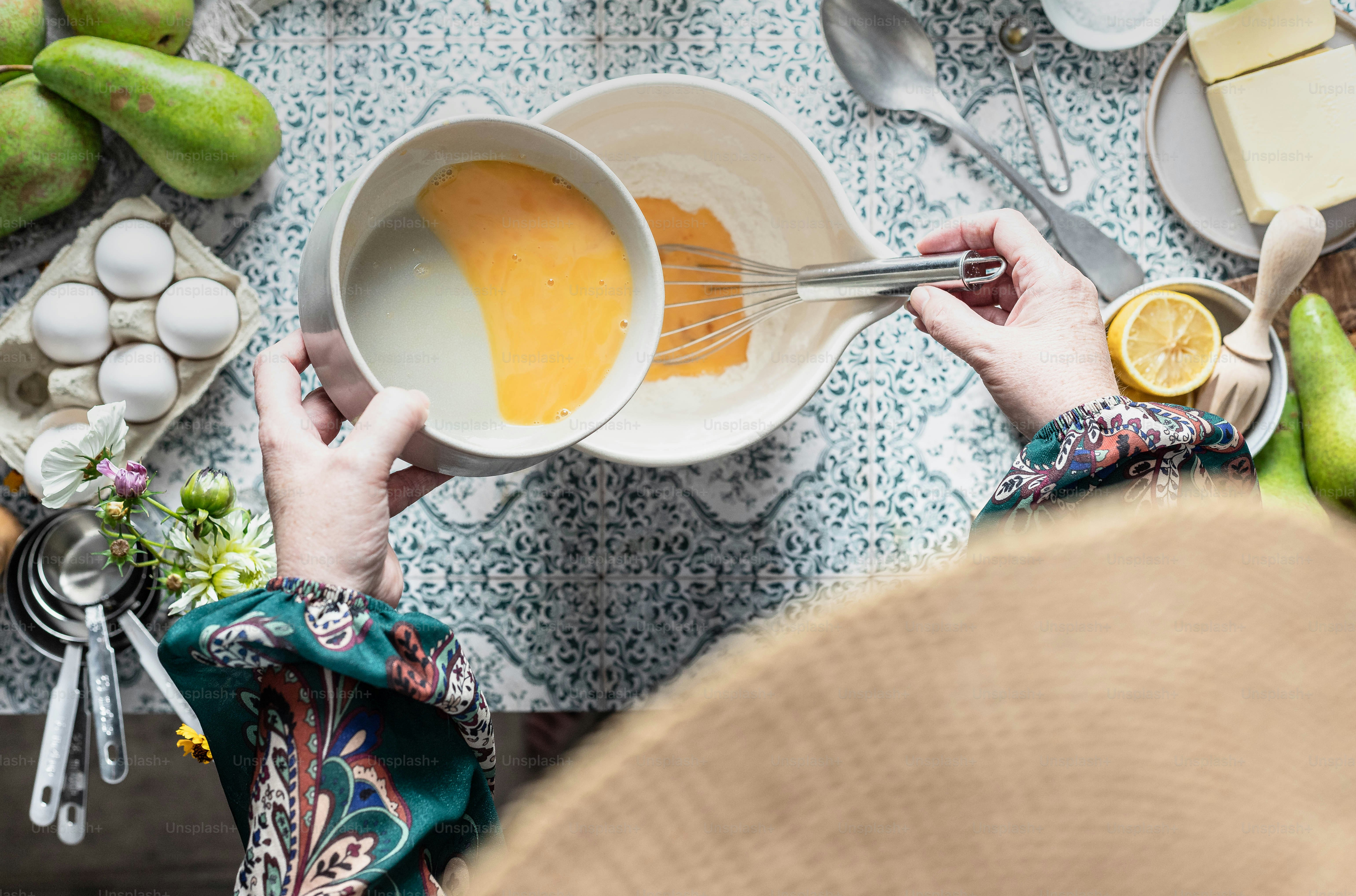 A person mixing a bowl of food with a whisk photo – Food Image on Unsplash
