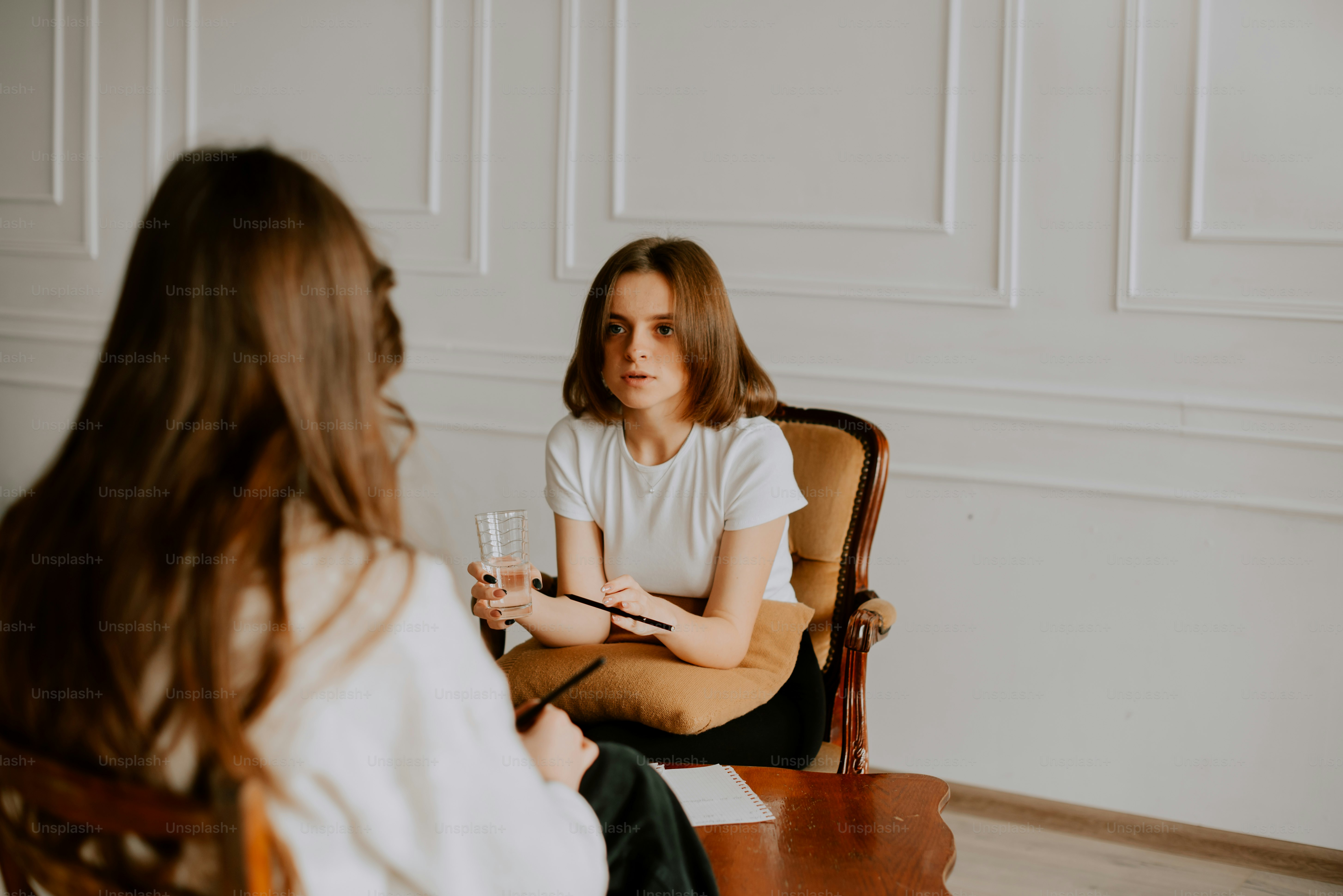 premium_photo-1665990293314-0bffa4cd17f5?ixid=M3wxMjA3fDB8MXxzZWFyY2h8MTd8fGxhbmdsZXklMjBjb3Vuc2VsbGluZ3xlbnwwfHx8fDE3NTUzODE5MjZ8MA\u0026ixlib=rb-4.1.0