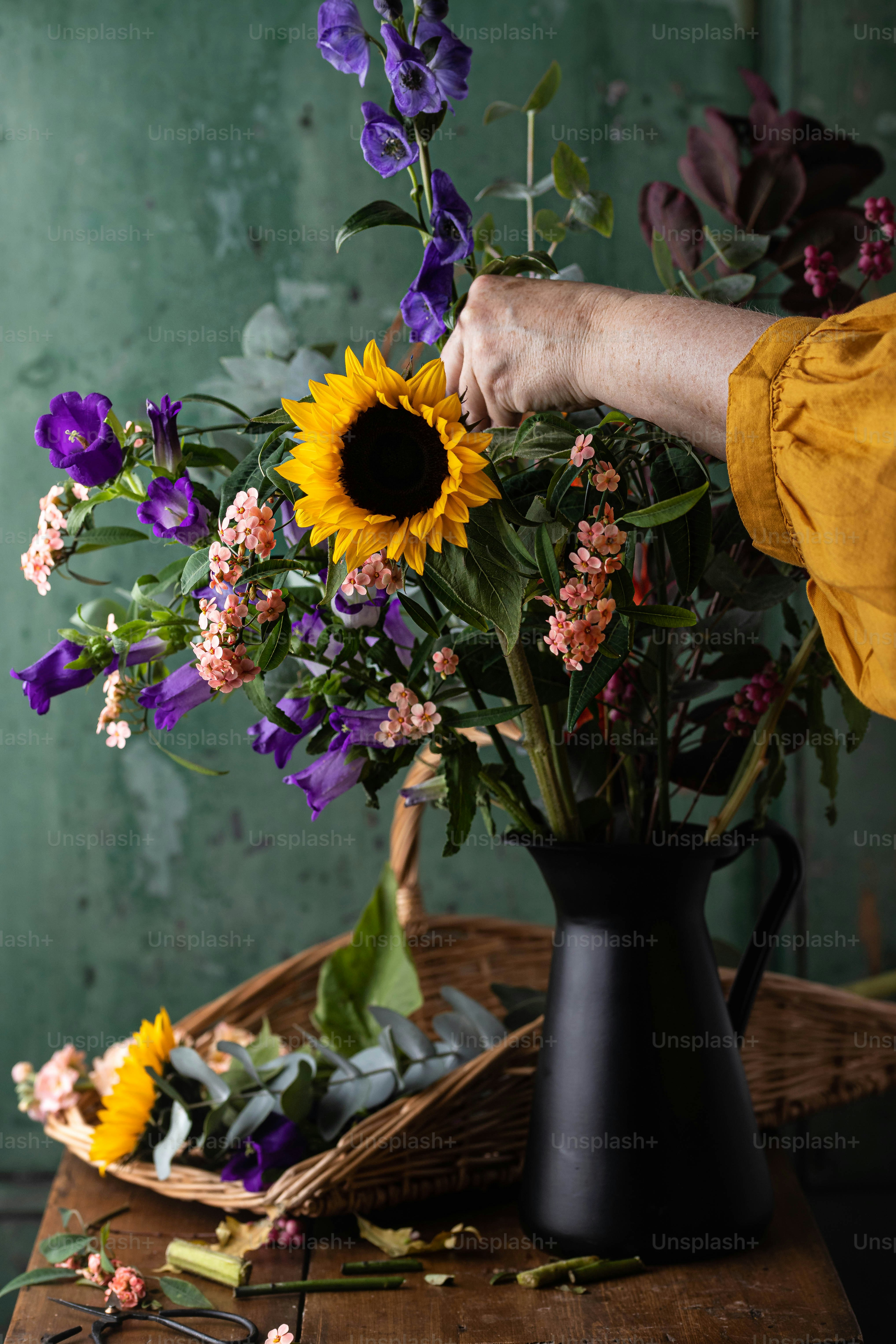 Which Spring Flowers Create the Most Beautiful Seasonal Arrangements?