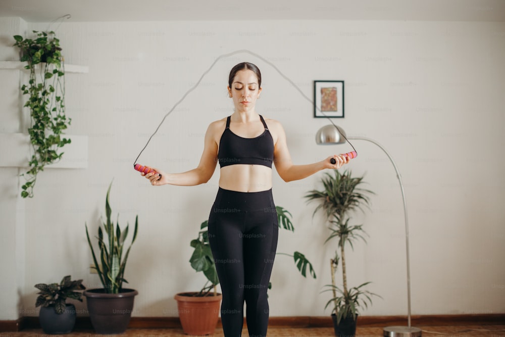 A woman in a sports bra holding a water bottle photo – After the gym Image  on Unsplash