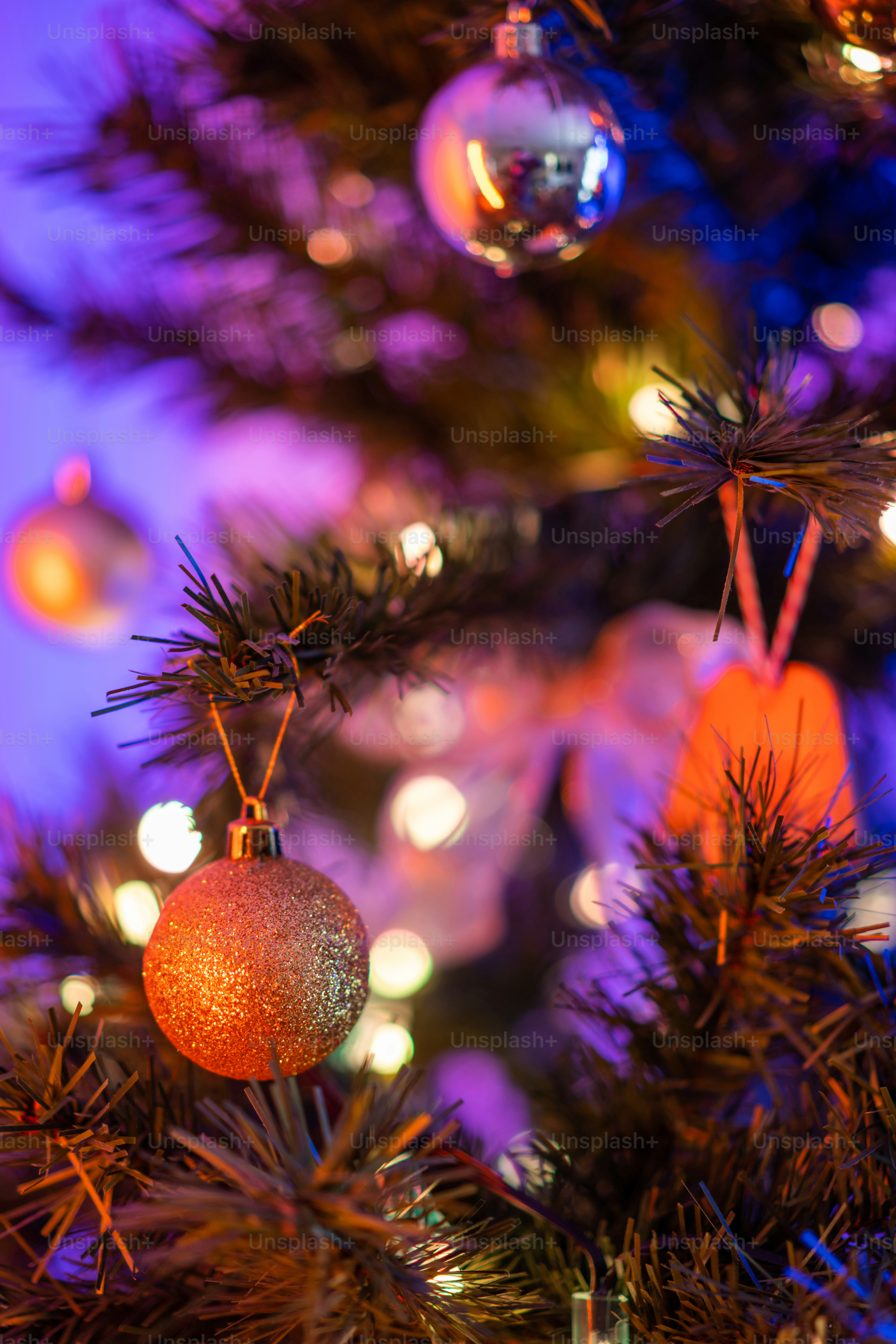 A close up of a christmas tree with ornaments photo – Christmas tree ...