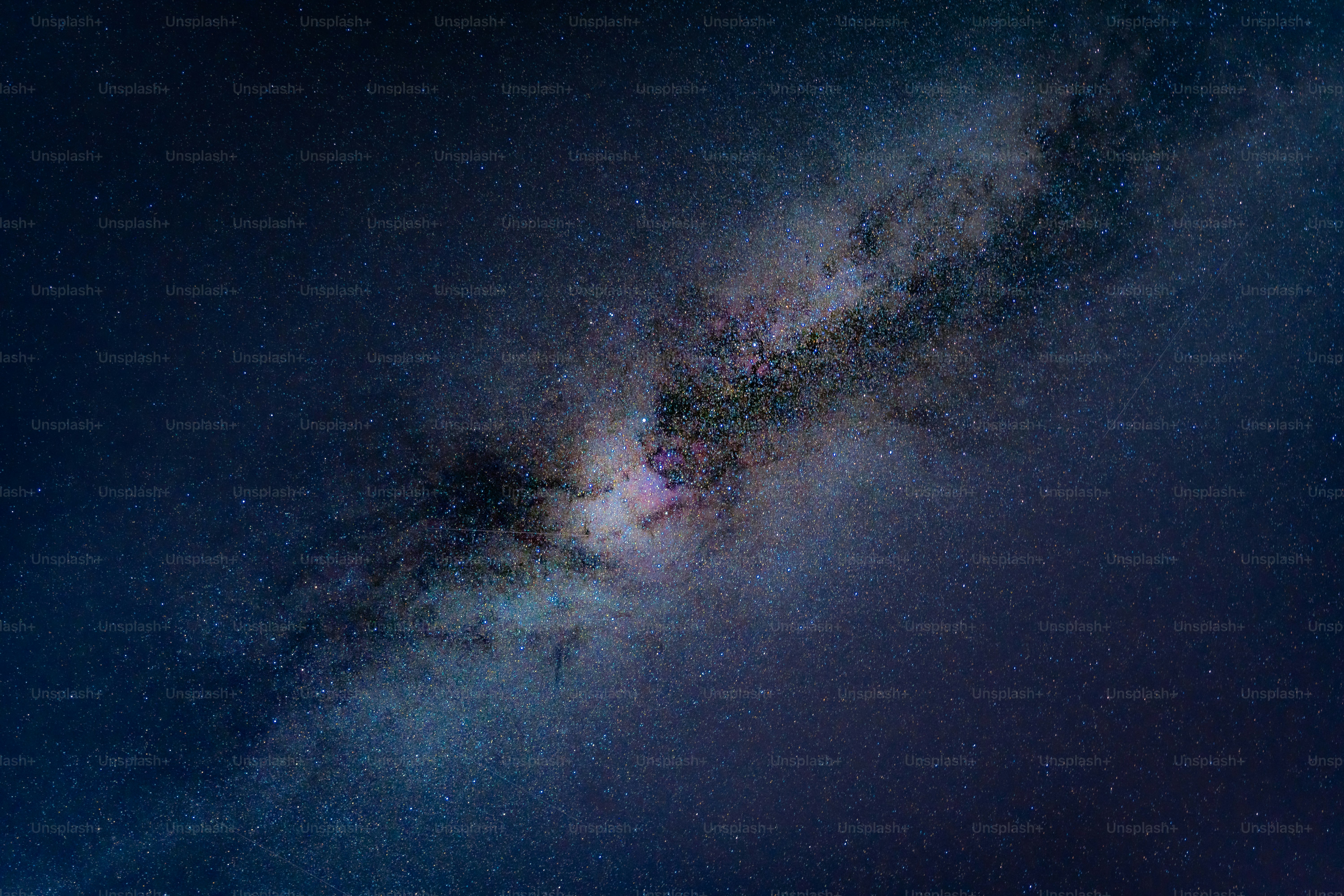 Un cielo notturno con le stelle e il latte