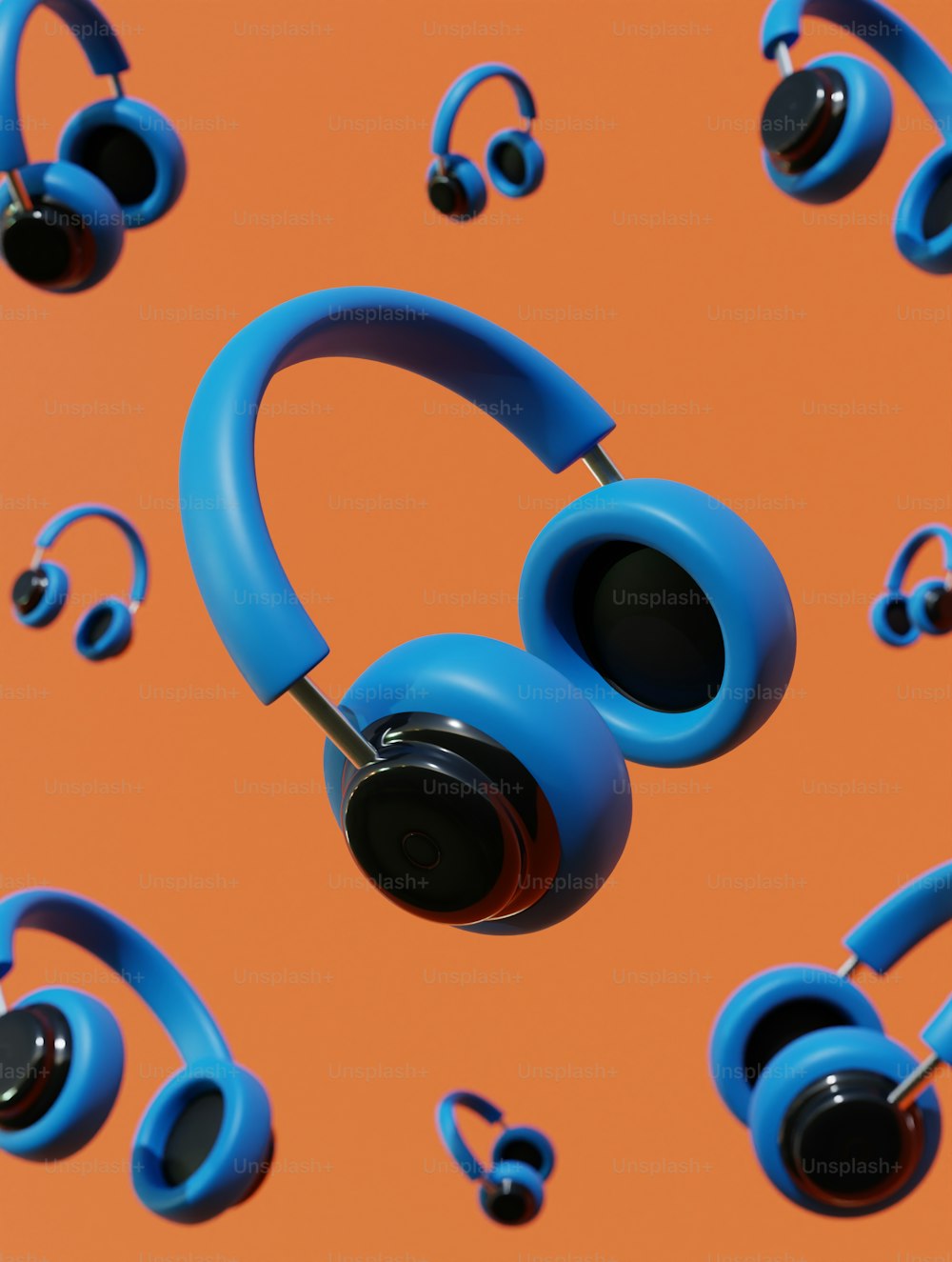 eine Gruppe blauer Kopfhörer, die nebeneinander sitzen