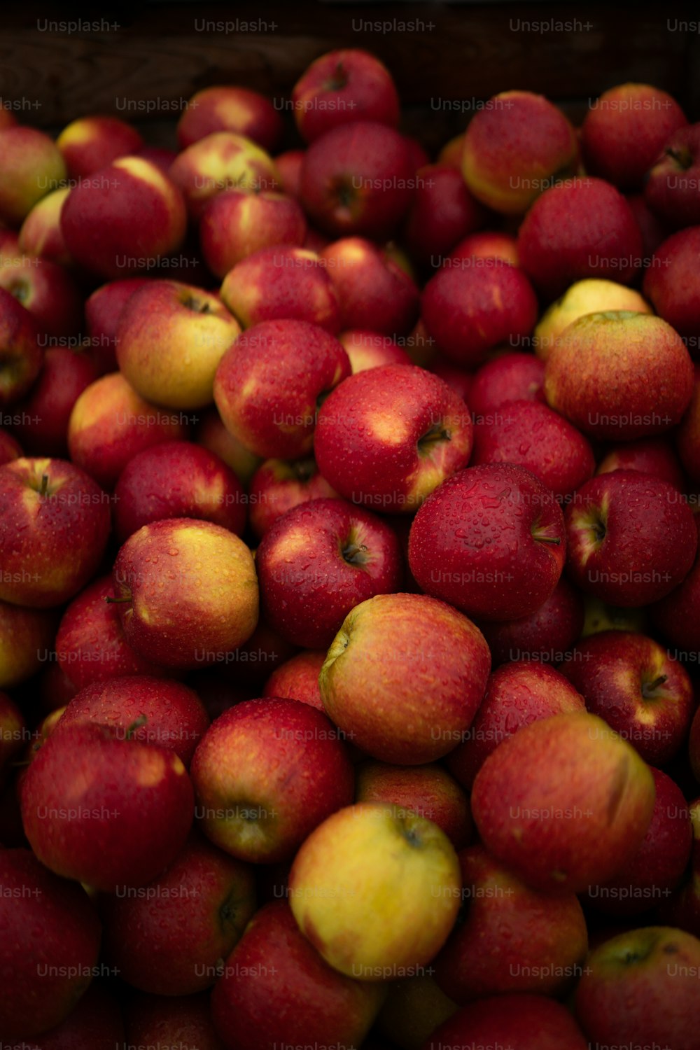 a pile of red apples sitting next to each other