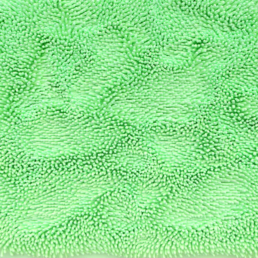 una alfombra verde con un diseño circular