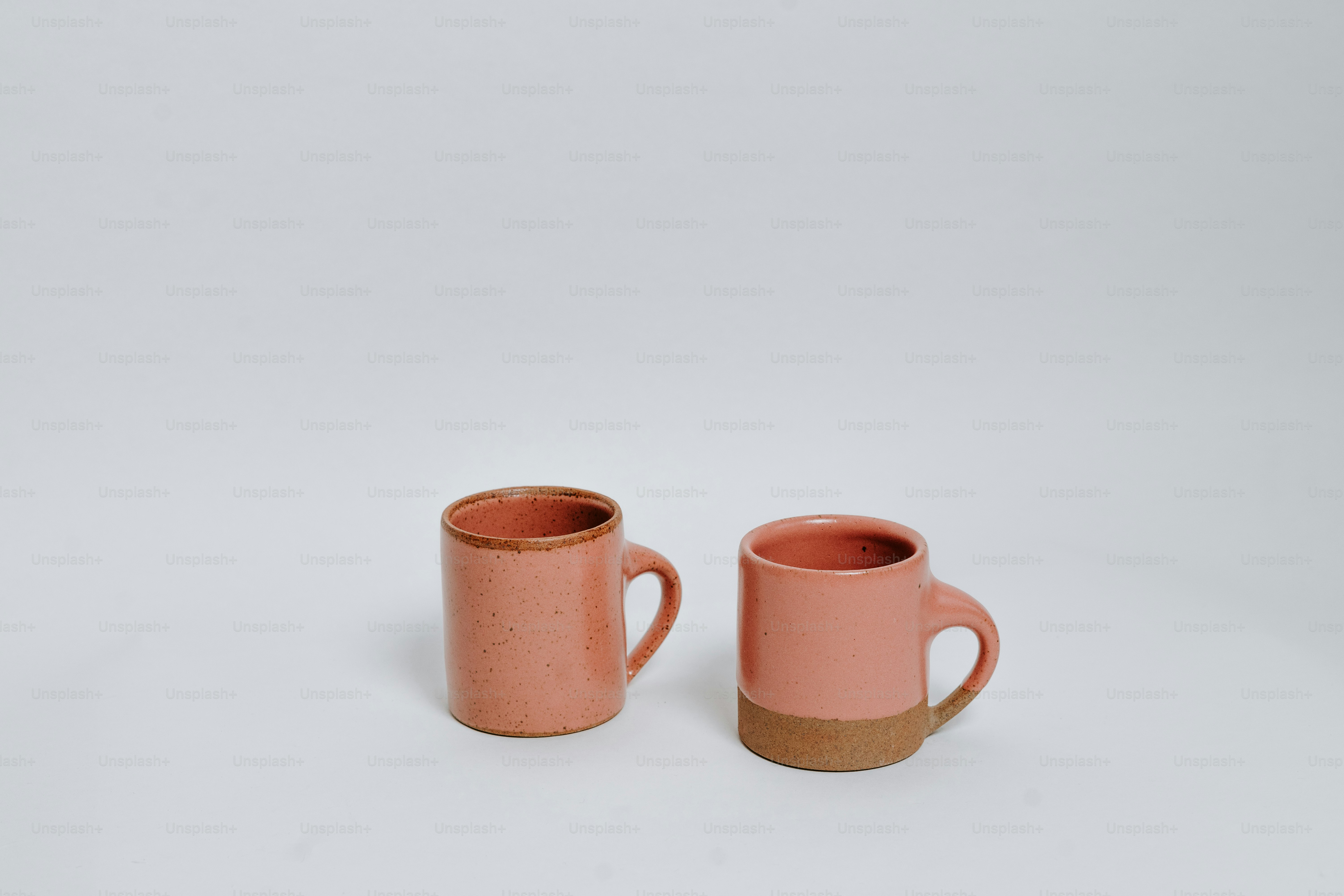 premium_photo-1666974578441-5a0b9a4d2eab?ixid=M3wxMjA3fDB8MXxzZWFyY2h8MXx8Y2xhc3NpYyUyMHZlaGljbGUlMjBtdWdzfGVufDB8fHx8MTc2NTU2MjM2MXww\u0026ixlib=rb-4.1.0