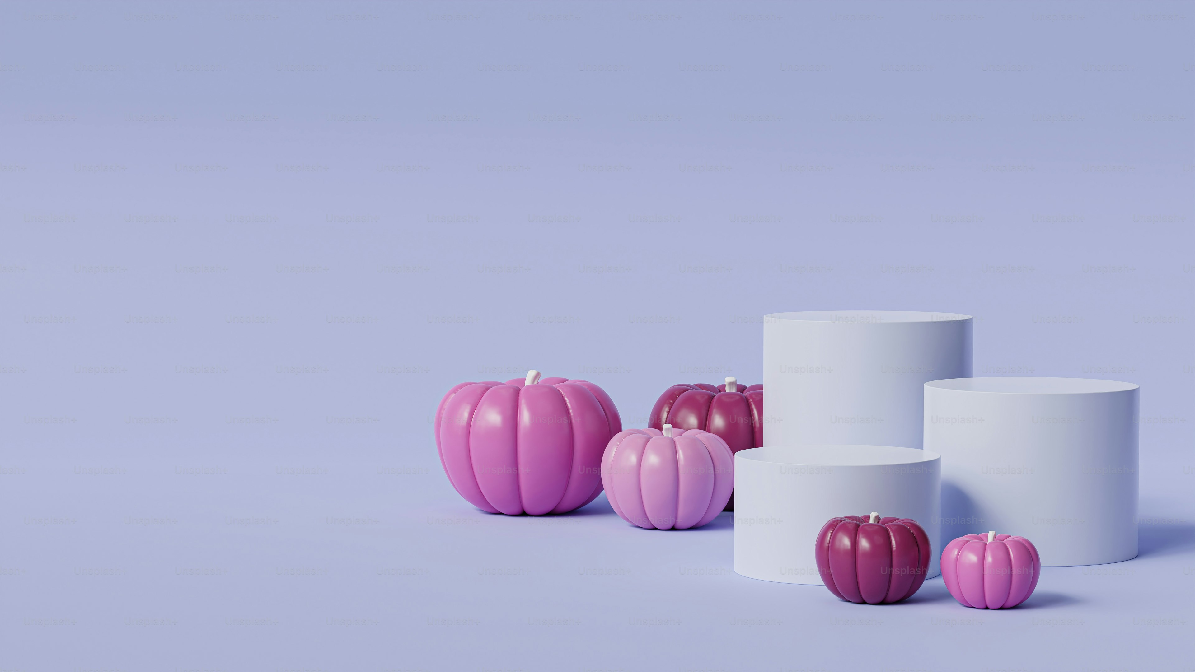 서로 위에 앉아 있는 촛불 그룹