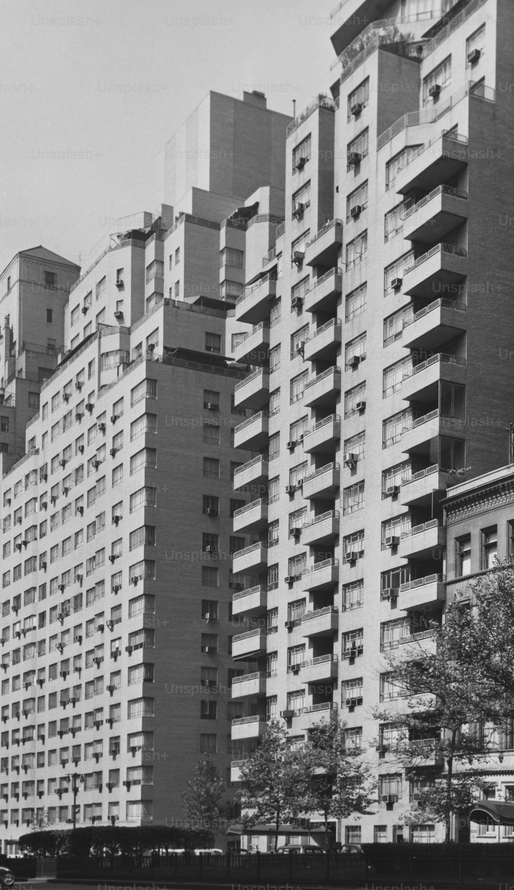 Vue d’un immeuble d’appartements dans un lieu non identifié. (Photo de George Marks/Retrofile/Getty Images)
