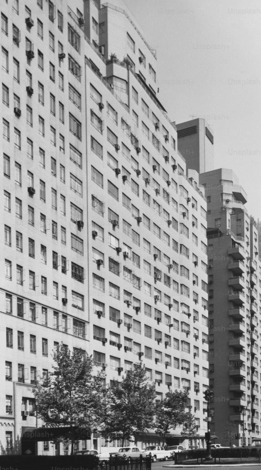 Vista de un bloque de pisos en un lugar no identificado. (Foto de George Marks/Retrofile/Getty Images)