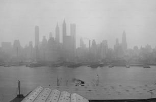 Vista del paisaje urbano de Manhattan en la niebla. (Foto de George Marks/Retrofile RF/Getty Images)