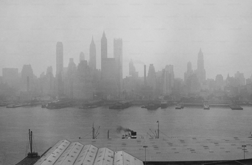Vista del paesaggio urbano di Manhattan nella nebbia. (Foto di George Marks/Retrofile RF/Getty Images)
