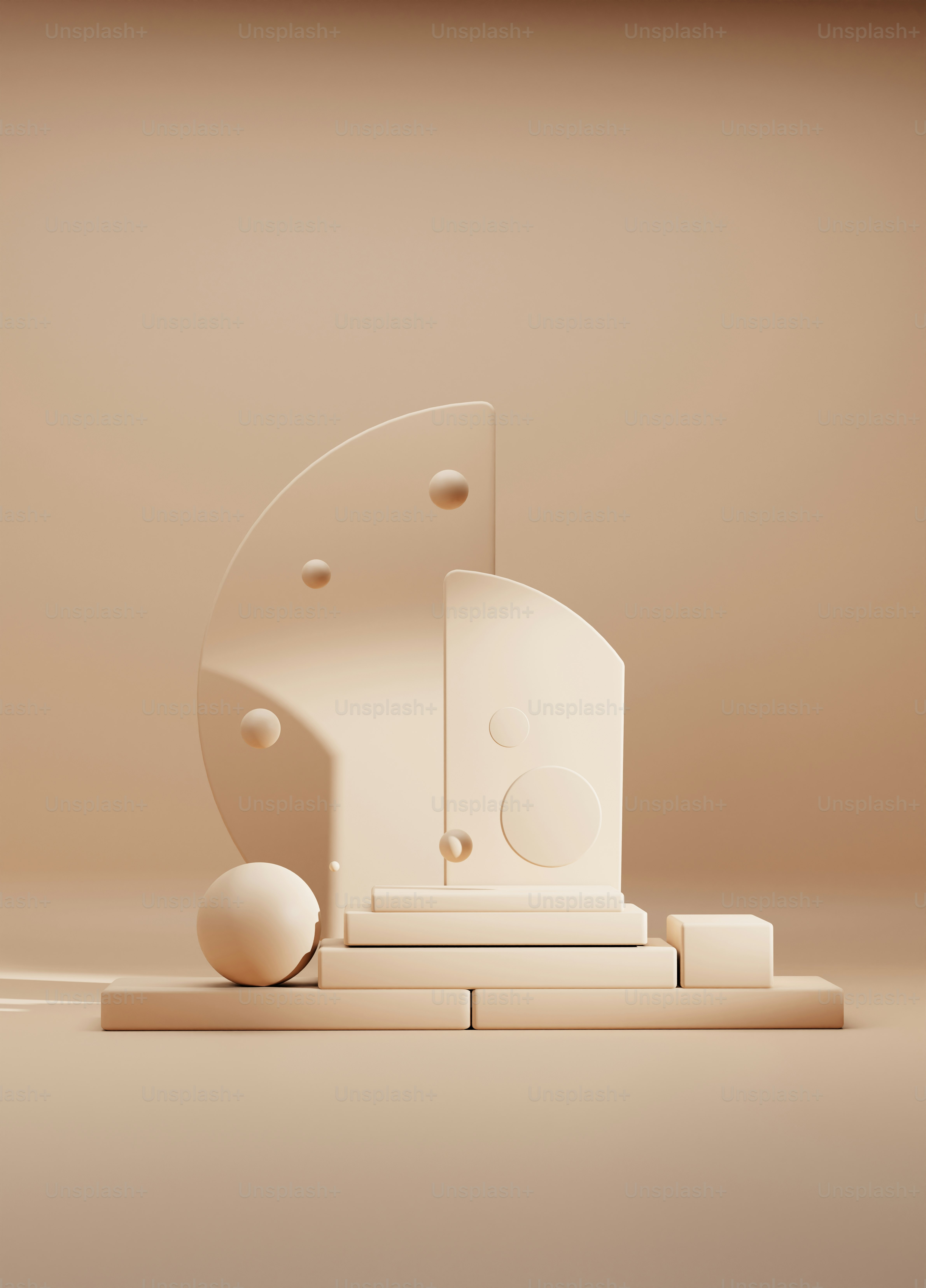 Una escultura blanca con un trozo de queso encima