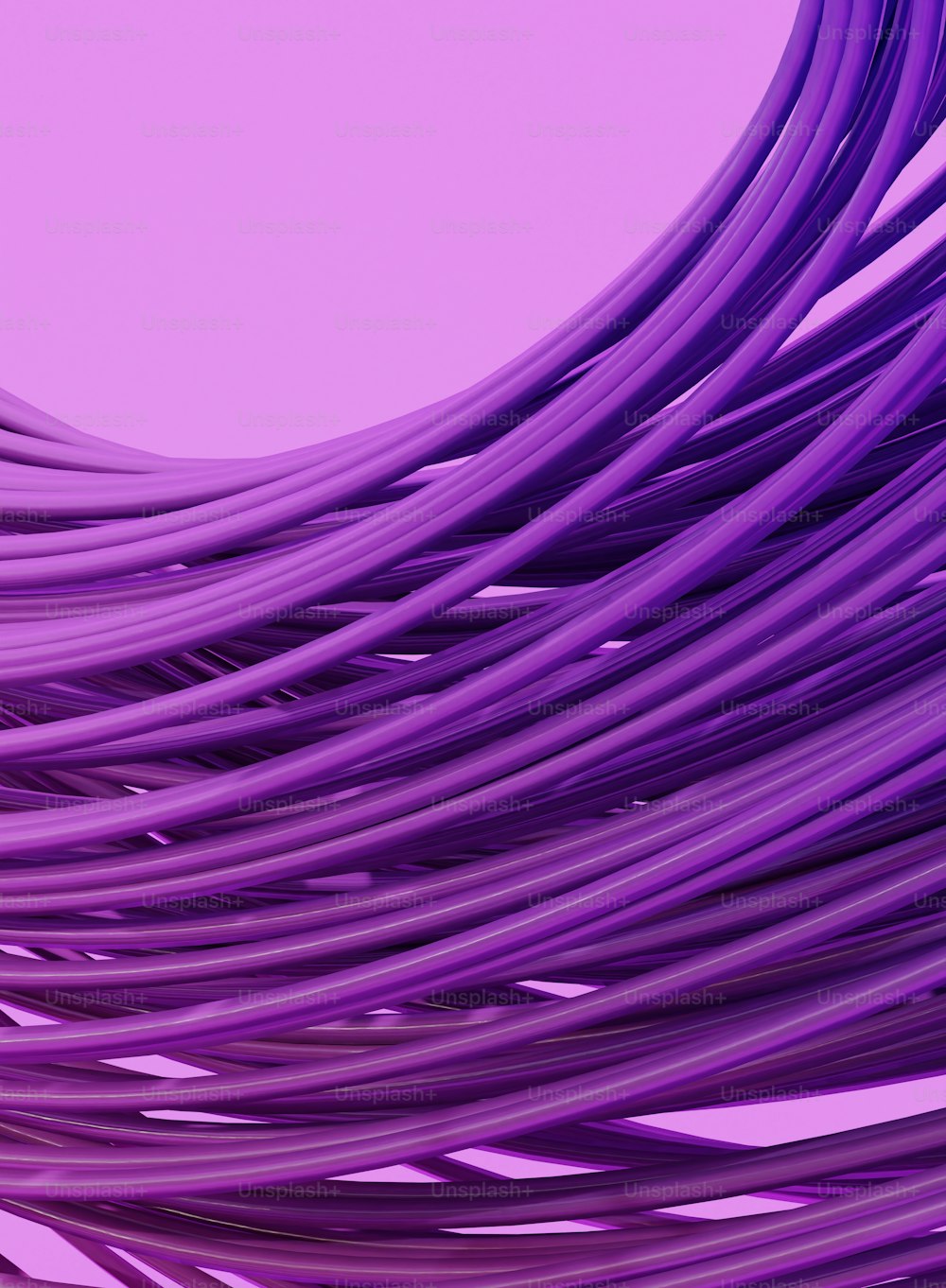 un tas de fils violets sur fond violet
