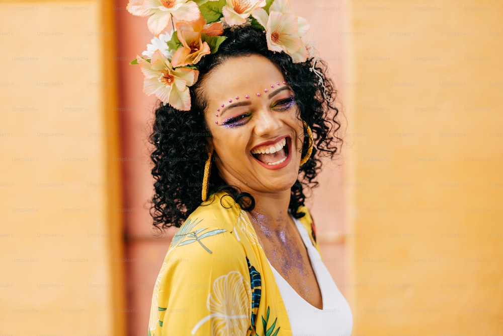 Portrait d’une femme brésilienne lors d’un bloc de carnaval
