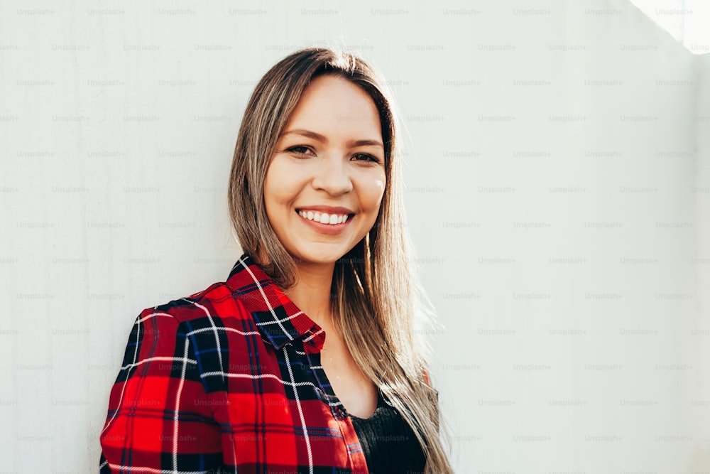 Portrait of beautiful young woman in the city