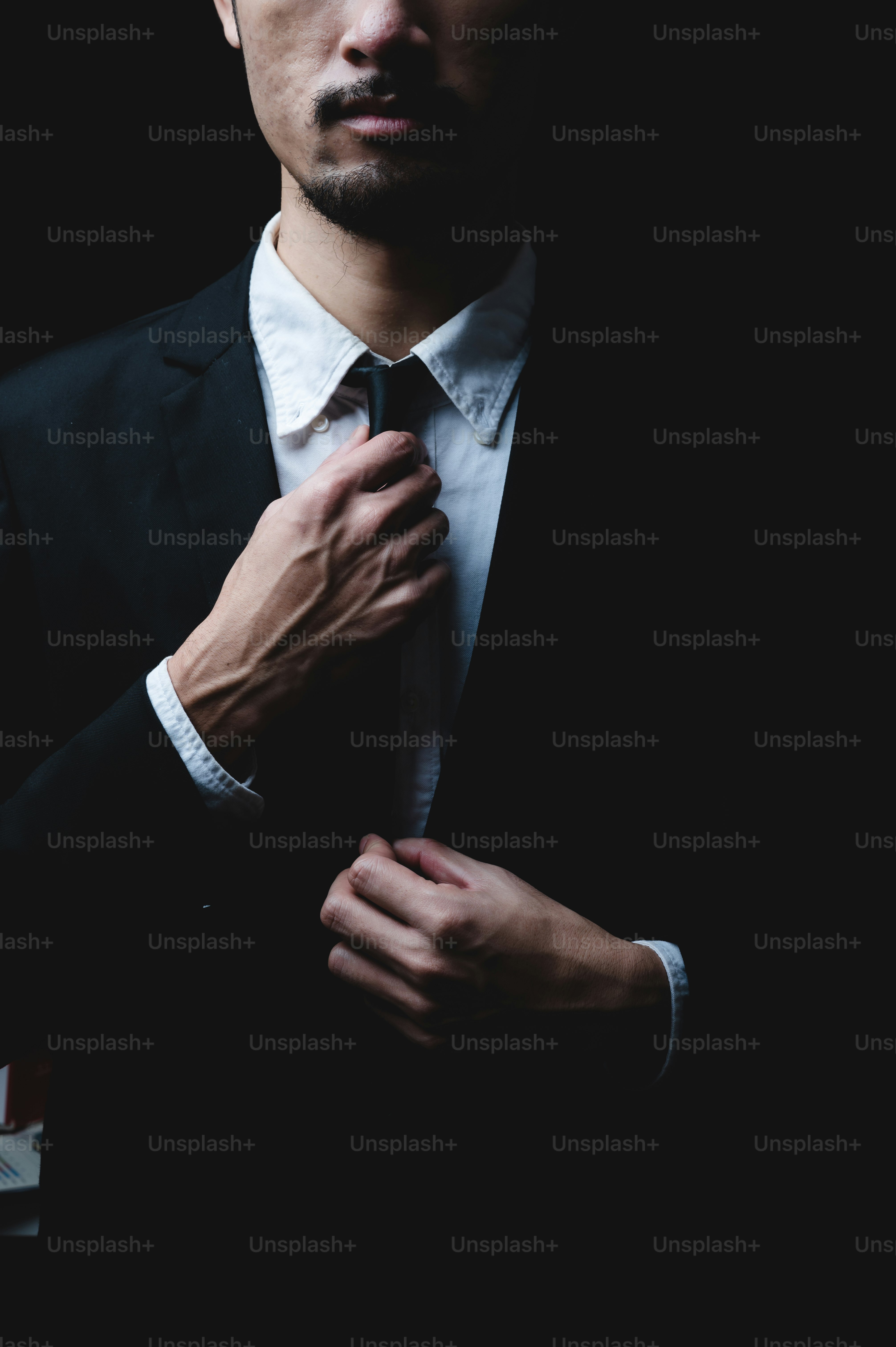 conceito profissional moderno de configuração de terno de negócios, retrato da pessoa do empresário gerente executivo corporativo confiante inteligente, sucesso das pessoas do homem no trabalho no escritório
