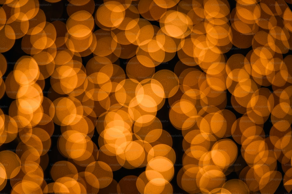 Una foto sfocata di un mucchio di luci