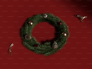 Uma coroa de Natal com ornamentos em um fundo vermelho
