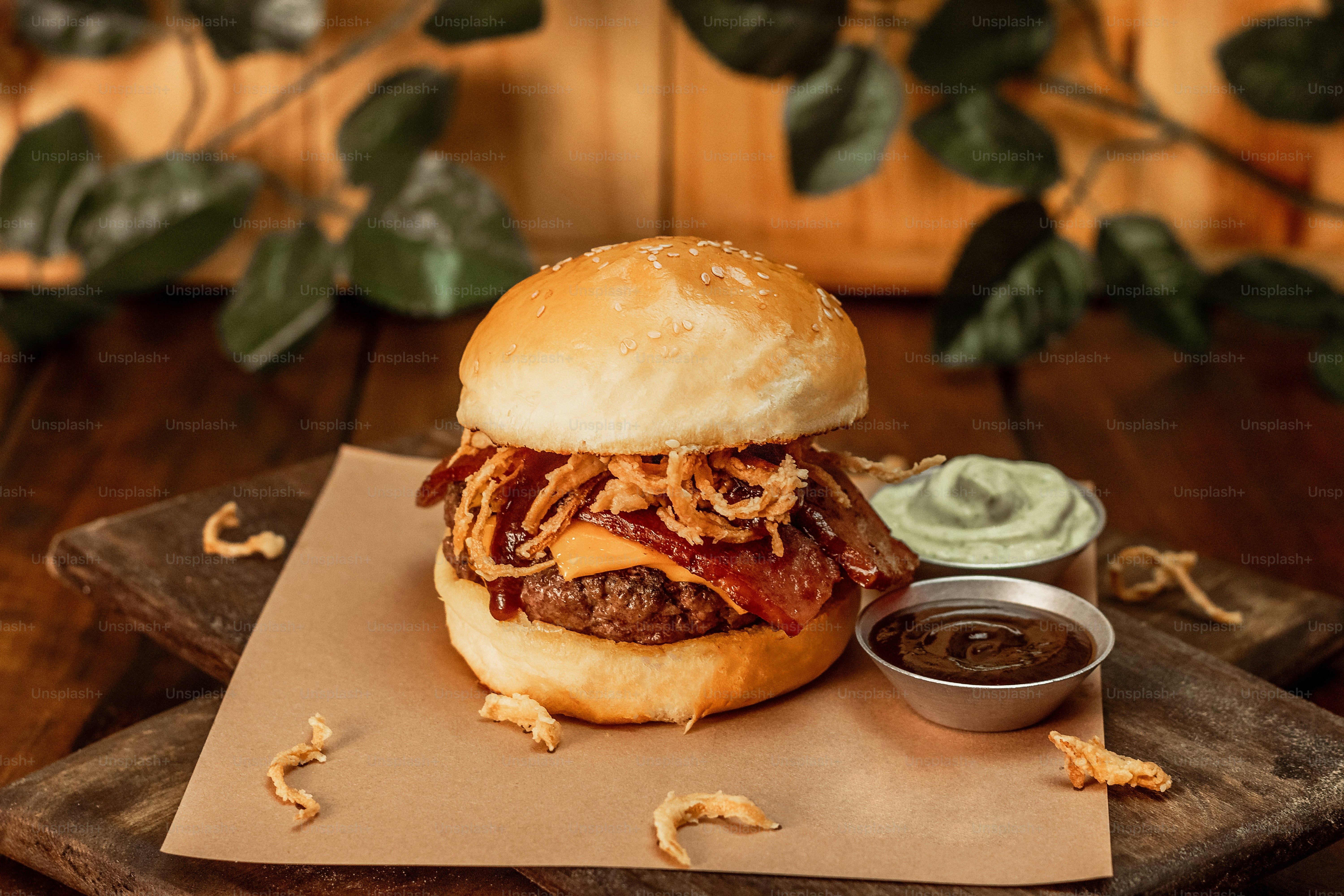 Foto zum Thema Ein Pulled Pork Sandwich mit einer Beilage Ranch ...