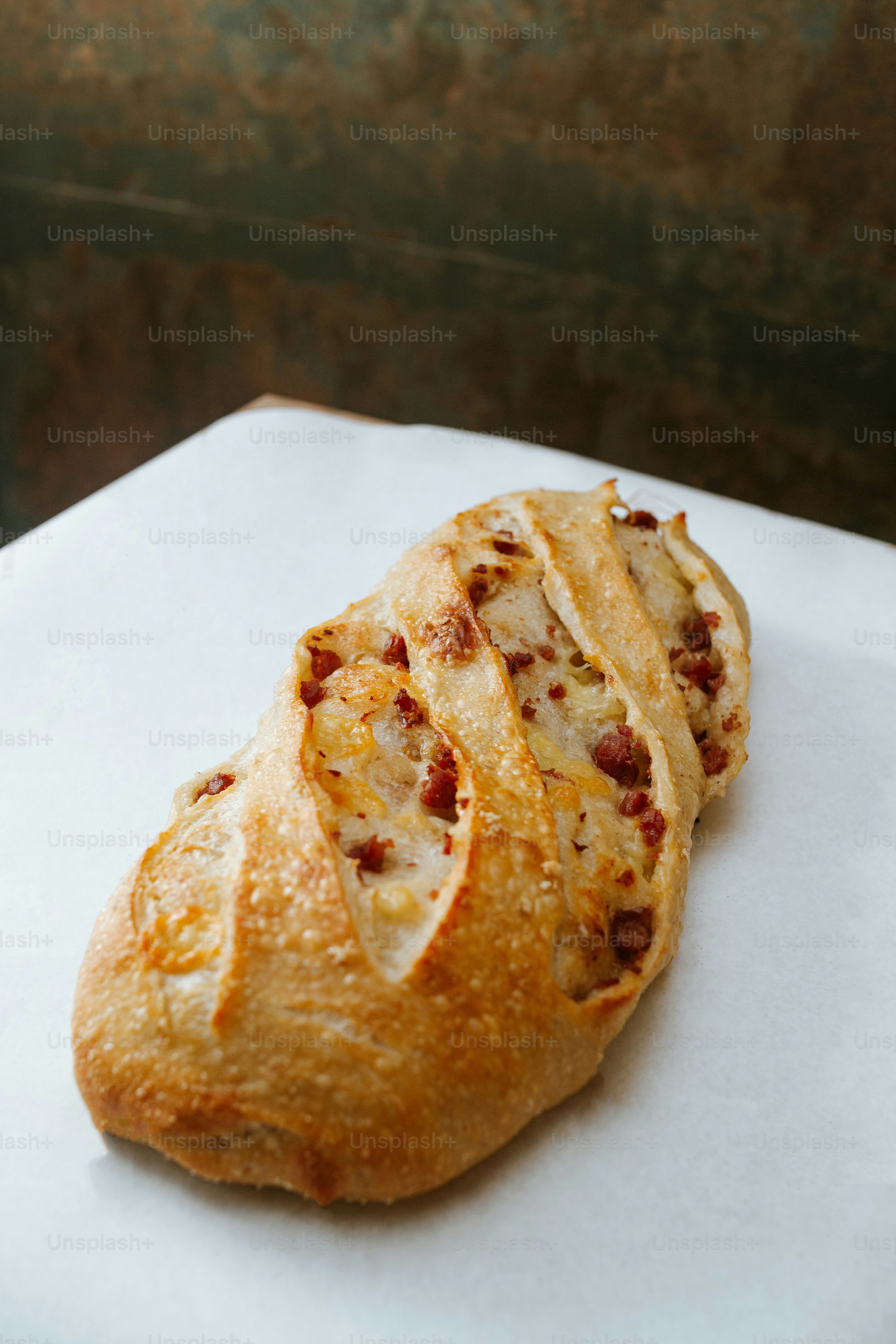 eine Nahaufnahme eines Gebäcks auf einer Serviette