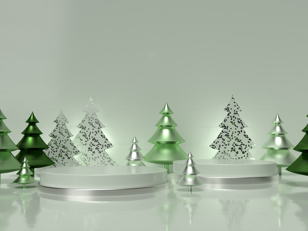 Un grupo de árboles de Navidad verdes y plateados