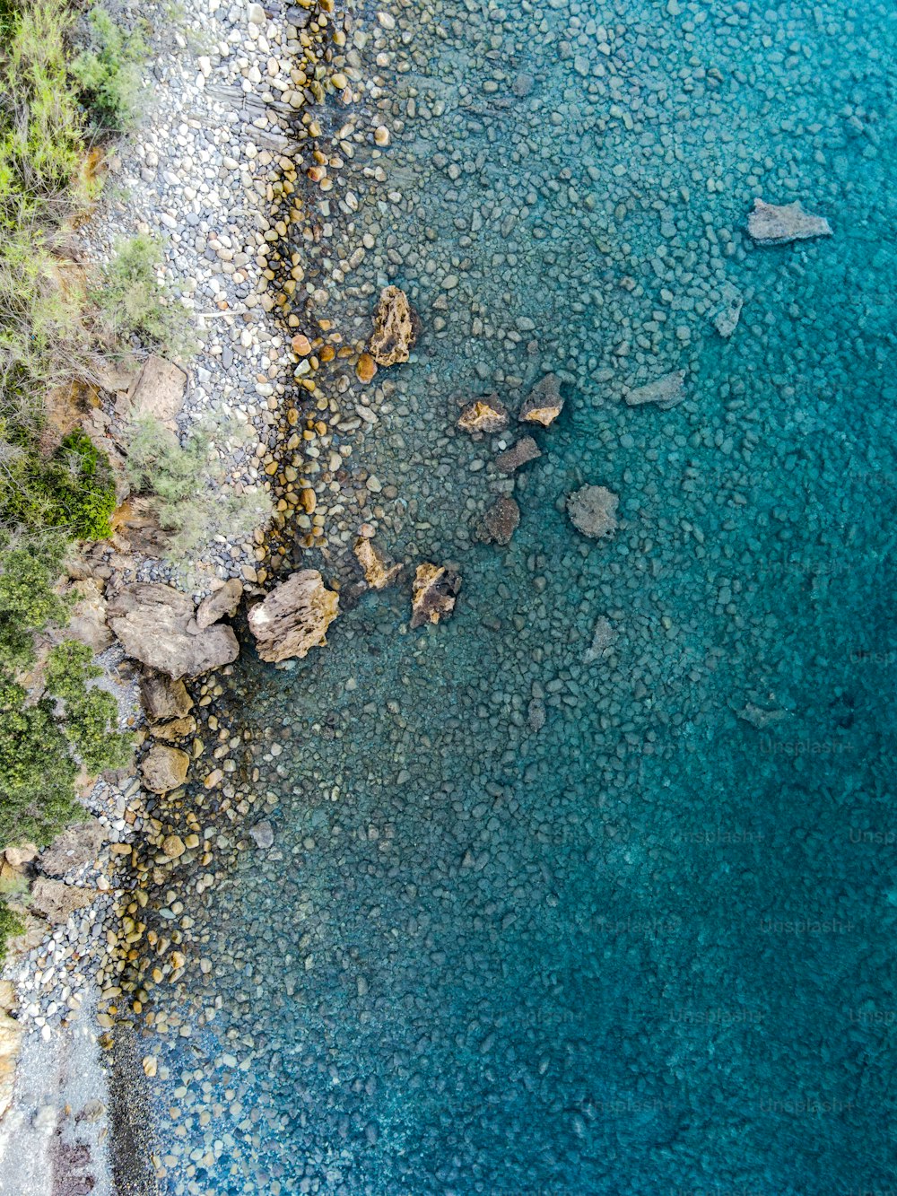 a bird's eye view of a body of water