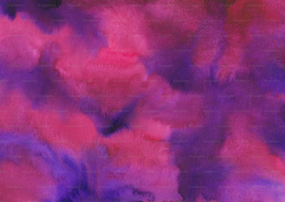 Una pintura púrpura y rosa con un fondo negro