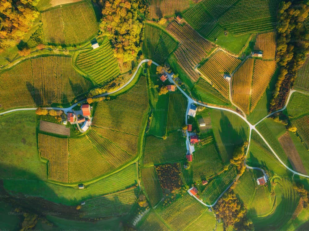 Una vista aérea de un campo rural