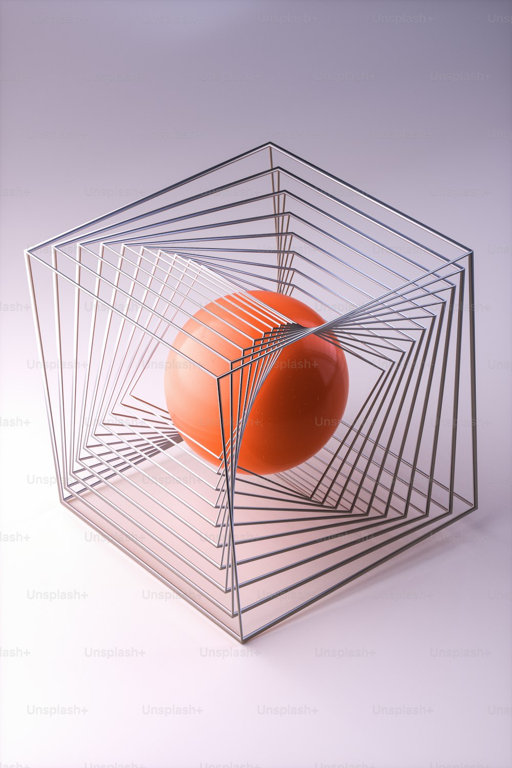 una palla arancione seduta in un cesto di metallo
