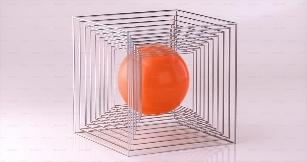 Eine orangefarbene Vase, die in einem Metallkäfig sitzt