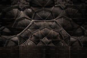 Una foto en blanco y negro de una pared hecha de muchas formas y tamaños diferentes