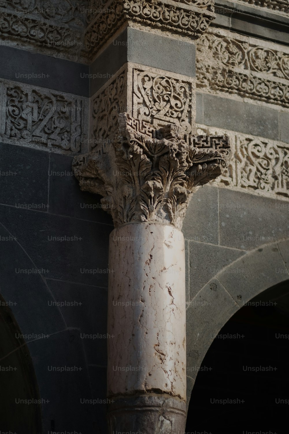 a close up of a pillar on a building