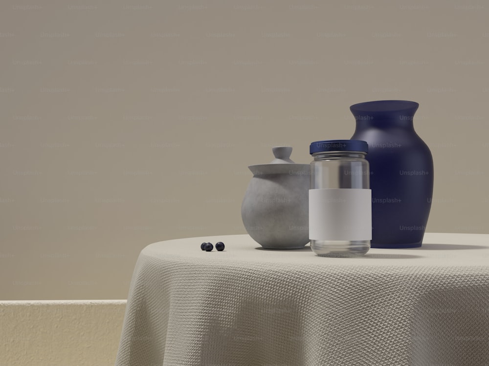 uma mesa com uma toalha de mesa branca e vasos azuis