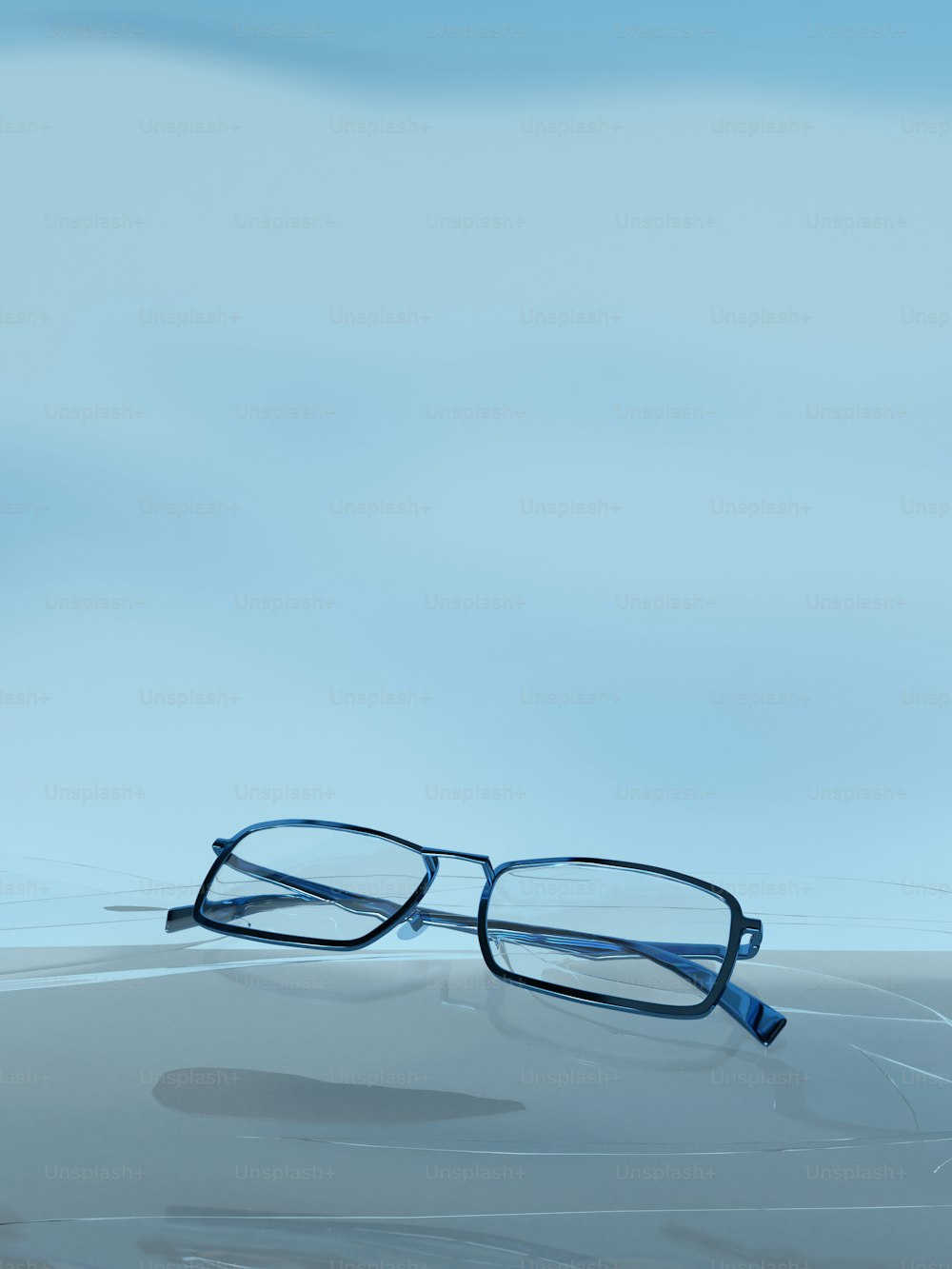 une paire de lunettes posée sur une table