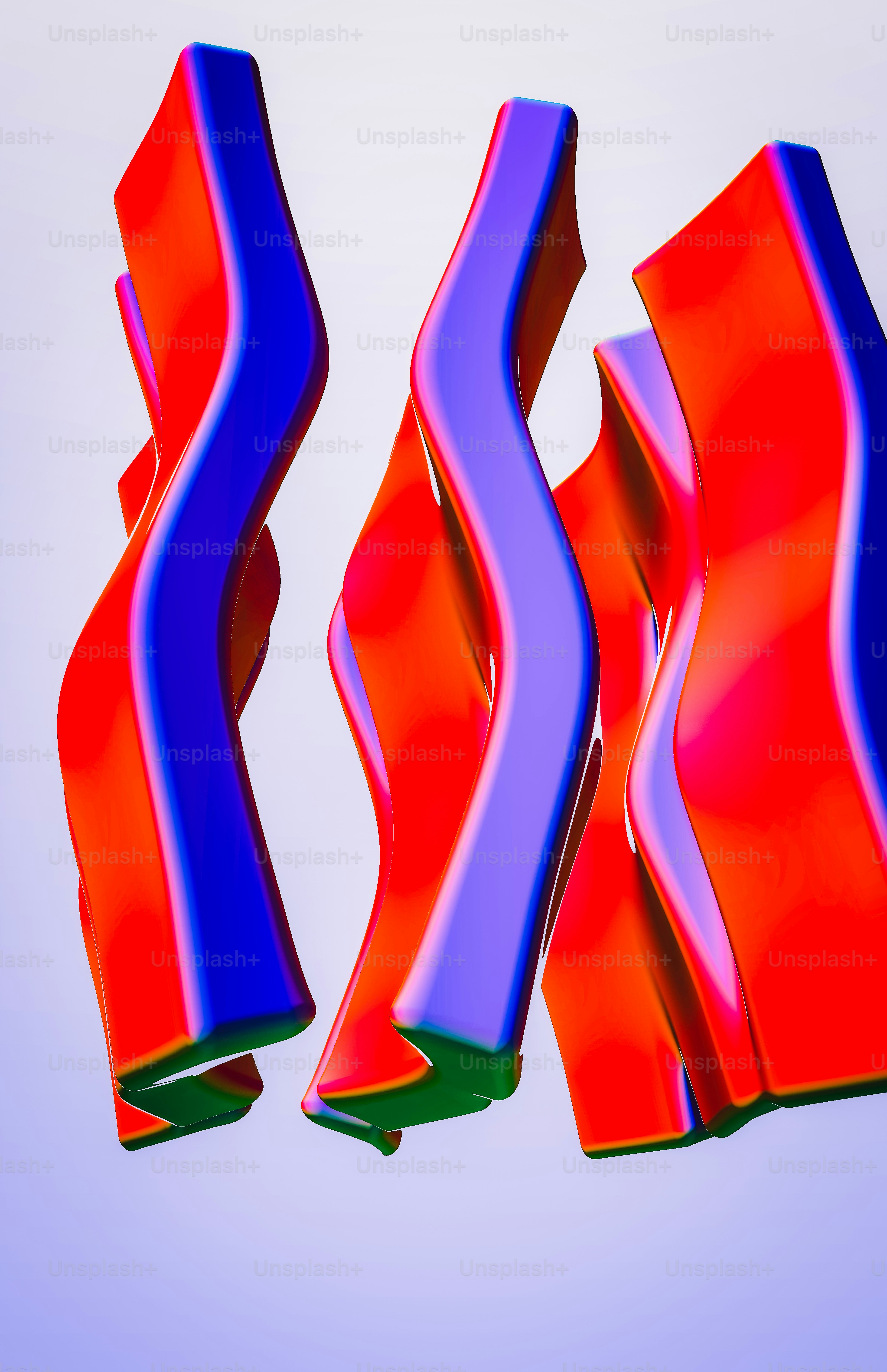 Una escultura roja y púrpura contra un cielo azul
